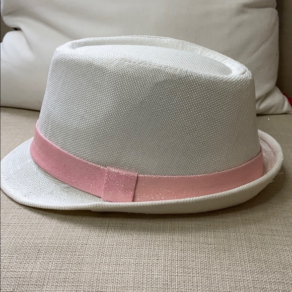 White hat - Picture 1 of 1